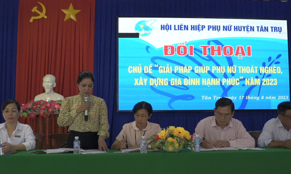 Hội phụ nữ Tân Trụ đối thoại về giải pháp thoát nghèo, xây dựng gia đình hạnh phúc
