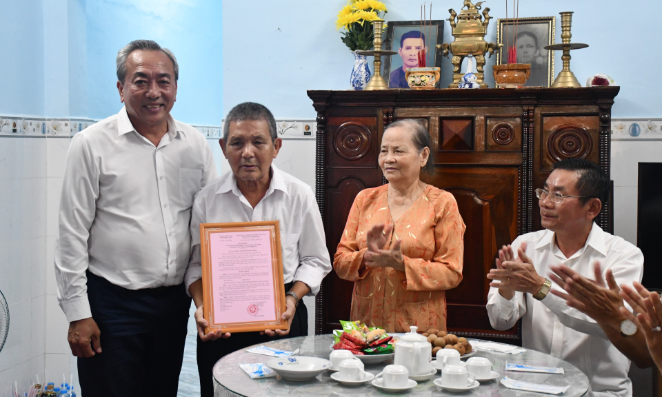 Vụ Địa phương III - Ban Nội chính Trung ương trao nhà tình nghĩa tại Đức Hòa