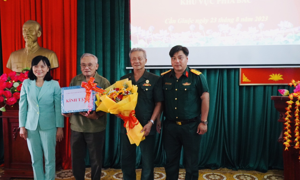 Cựu chiến binh Tiểu đoàn 1 Long An về thăm lại chiến trường xưa tại huyện Cần Giuộc