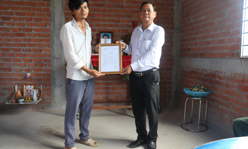 Cần Đước trao nhà Đại đoàn kết tại xã Tân Chánh