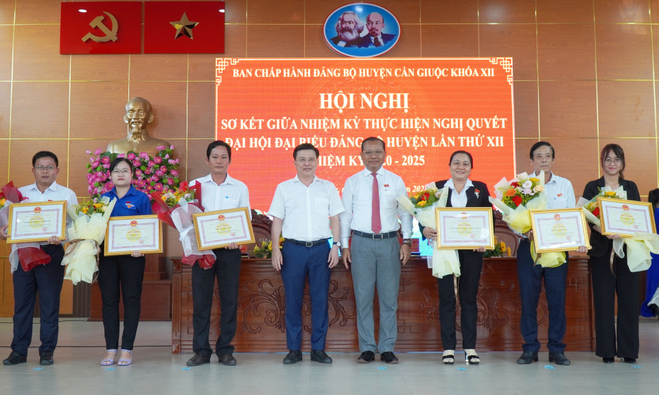 Huyện ủy Cần Giuộc sơ kết giữa nhiệm kỳ 2020 – 2025