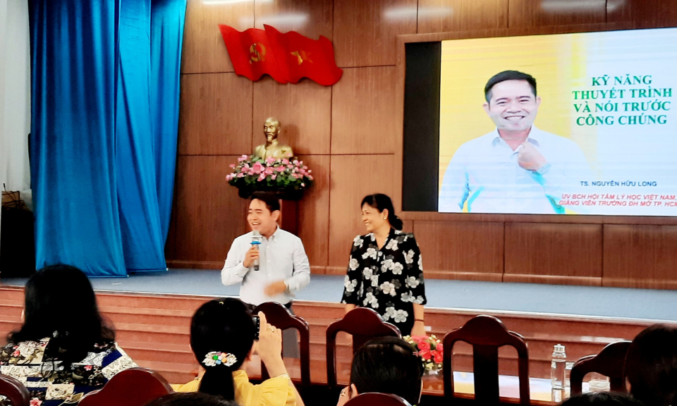 Thành phố Tân An lớp bồi dưỡng kỹ năng thuyết trình và nói trước công chúng cho cán bộ, công chức, viên chức 