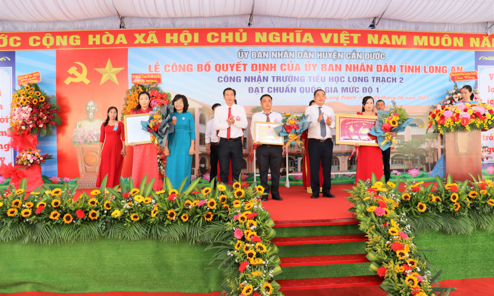Trường Tiểu học Long Trạch 2 đạt chuẩn Quốc gia gia mức độ 1