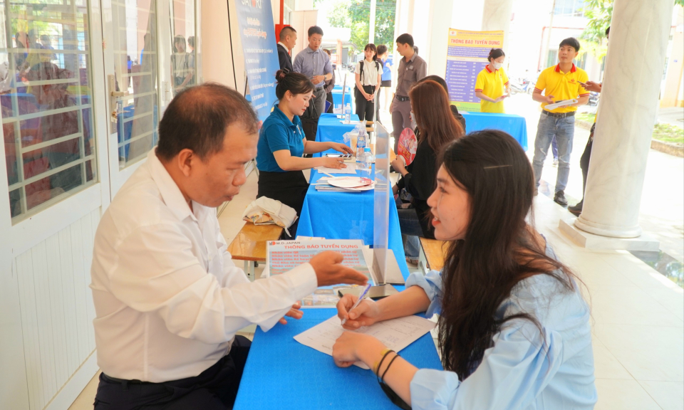 Cần Giuộc tổ chức “Phiên giao dịch việc làm lưu động năm 2023”