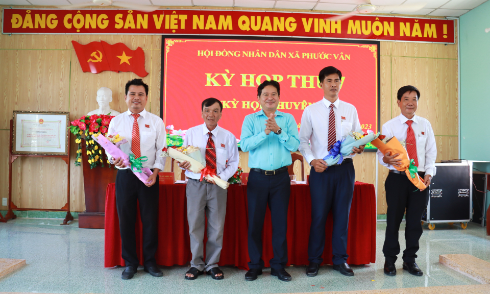 Bí thư Huyện ủy Cần Đước - Nguyễn Tuấn Thanh dự kỳ họp chuyên đề HĐND xã Phước Vân