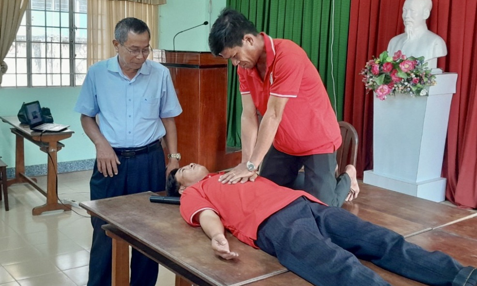 Châu Thành bồi dưỡng kiến thức sơ cấp cứu và phòng chống thiên tai cho cán bộ Hội Chữ thập đỏ