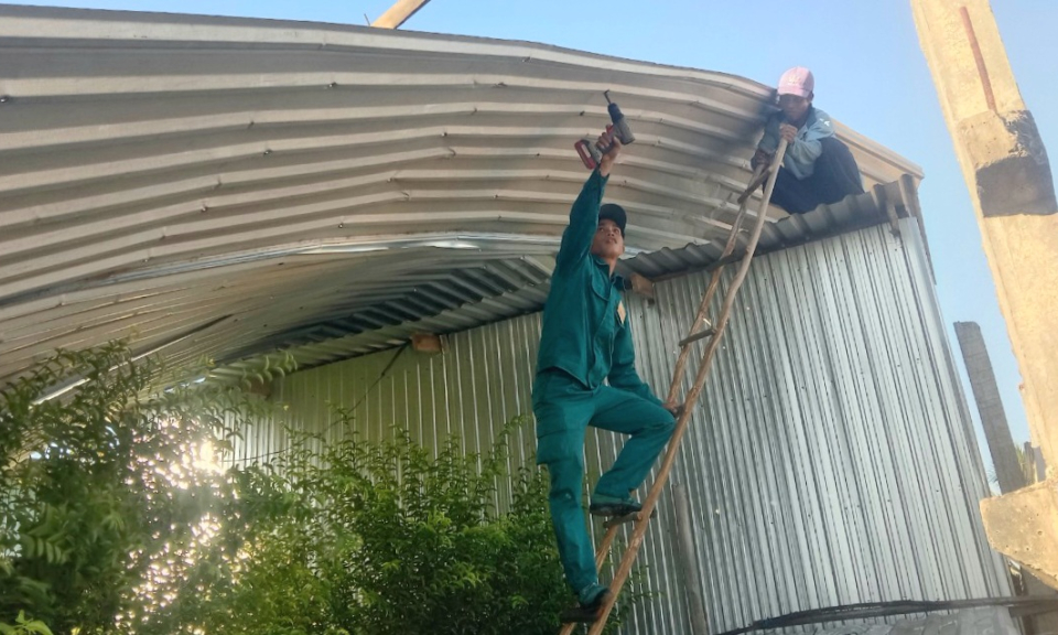 Tân Hưng mưa dông làm hư hại nhà dân