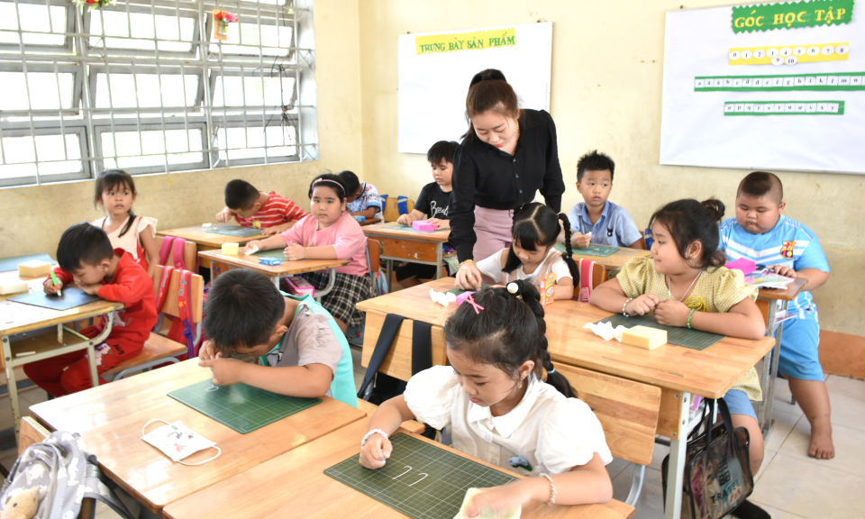 Tân Thạnh có 8.577 trẻ mầm non và học sinh tiểu học tựu trường