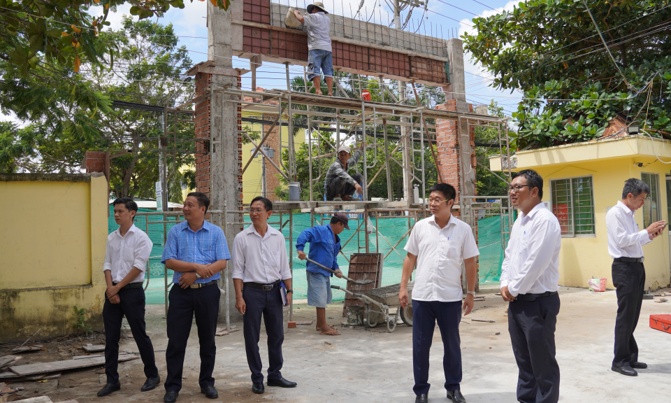 Bí thư Huyện ủy Tân Trụ kiểm tra công tác chuẩn bị năm học mới 2023-2024