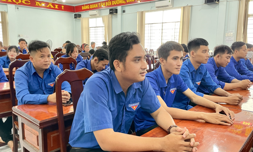 Tân Hưng tập huấn cho cán bộ Đoàn – Hội cơ sở năm 2023