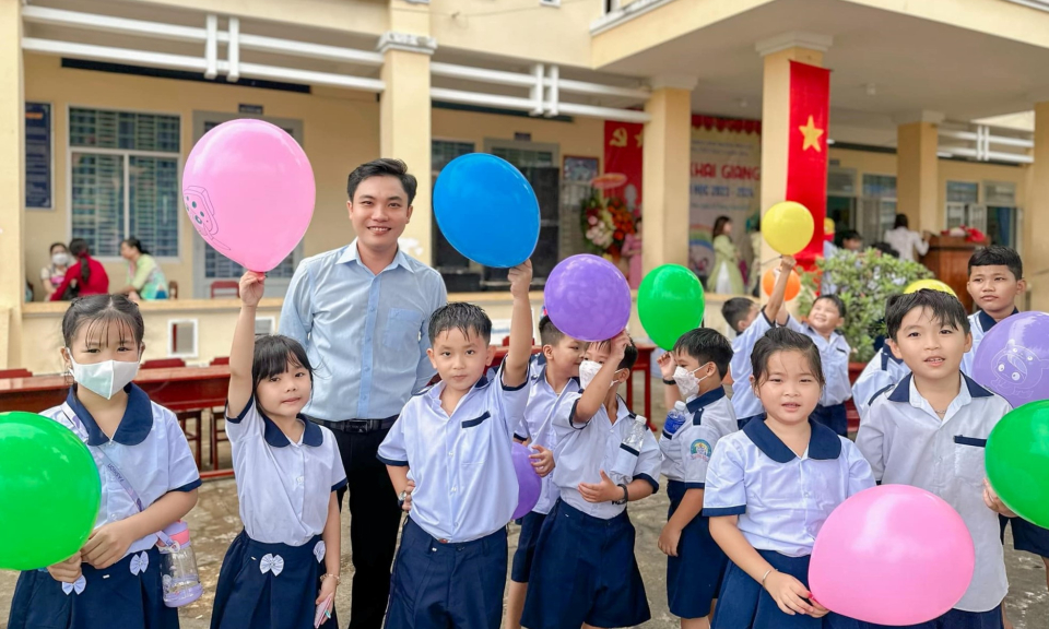Hơn 37.000 học sinh của huyện Bến Lức bước vào ngày hội khai trường