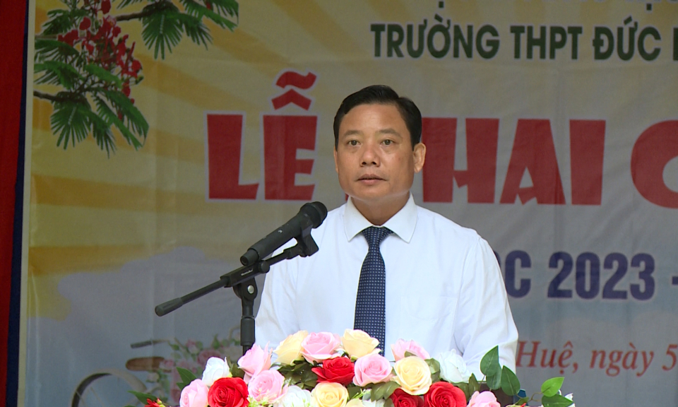 Phó chủ tịch UBND tỉnh – Phạm Tấn Hòa dự lể  khai giảng năm học mới tại Đức Huệ
