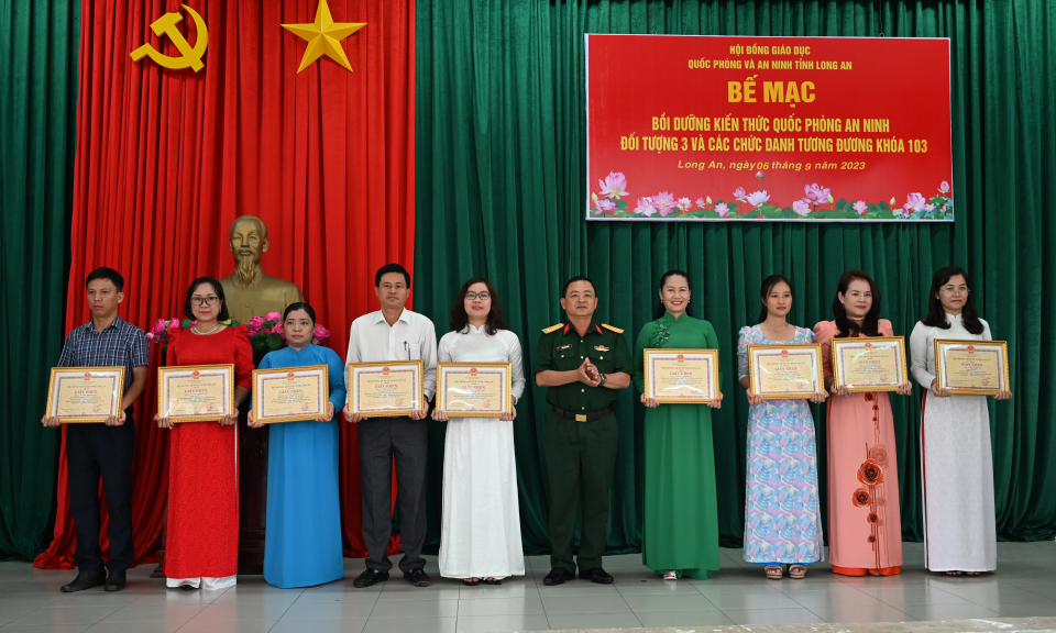 Bồi dưỡng kiến thức Quốc phòng An ninh cho cán bộ thuộc đối tượng 3