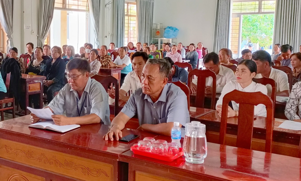 Hội Liên hiệp Phụ nữ Hưng Điền B phối hợp tuyên truyền về phân giới cắm mốc giữa Việt Nam - Campuchia
