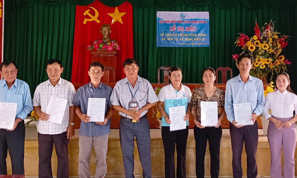 Hội Liên hiệp Phụ nữ xã Hưng Điền B ra mắt Tổ truyền thông cộng đồng ấp Ngã Tư