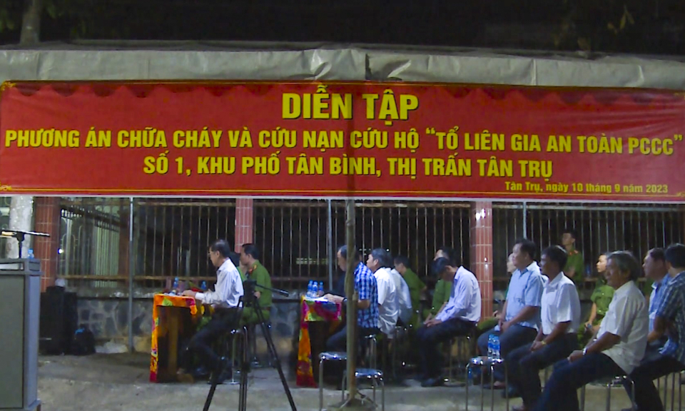 Tân Trụ tổ chức diễn tập phương án chữa cháy và cứu nạn, cứu hộ