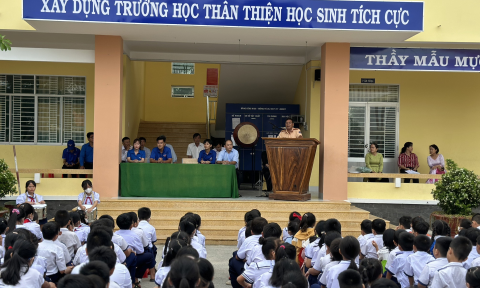 Tân Trụ tuyên truyền về an toàn giao thông cho học sinh