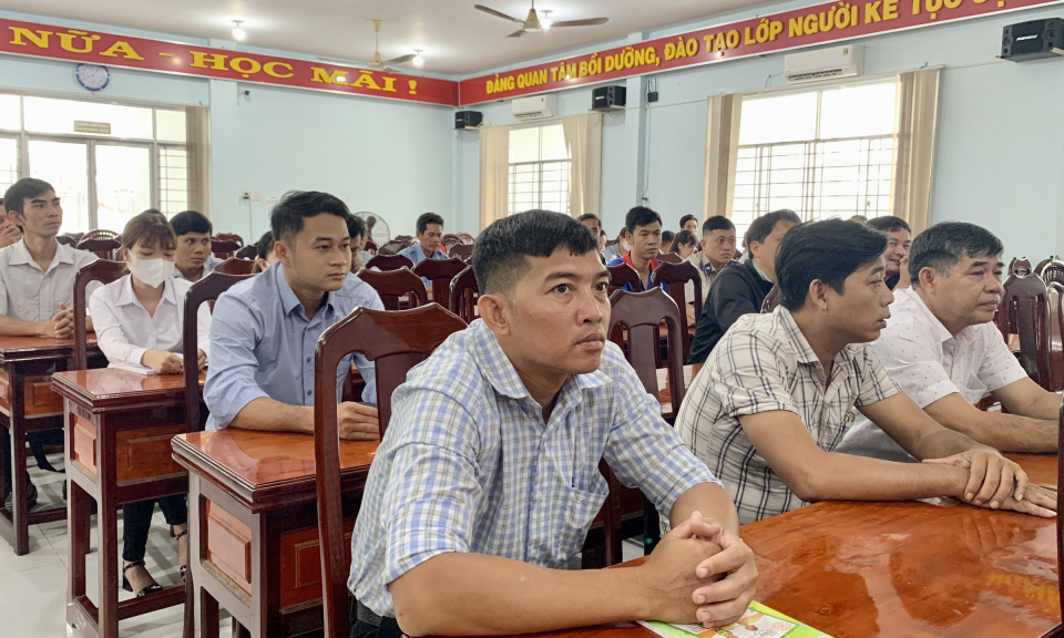 Tân Hưng khai giảng lớp bồi dưỡng, cập nhật kiến thức quốc phòng và an ninh cho đối tượng 4