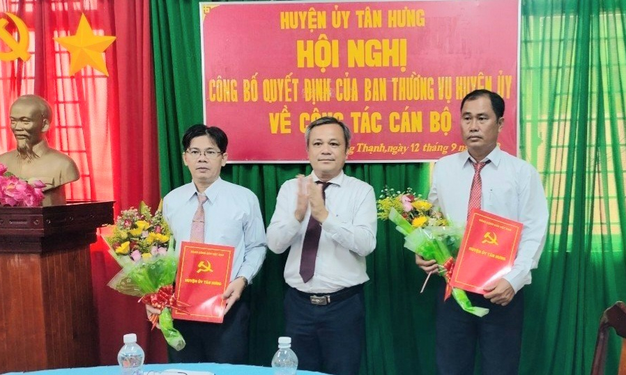Huyện ủy Tân Hưng công bố Quyết định về công tác Cán bộ tại xã Hưng Thạnh