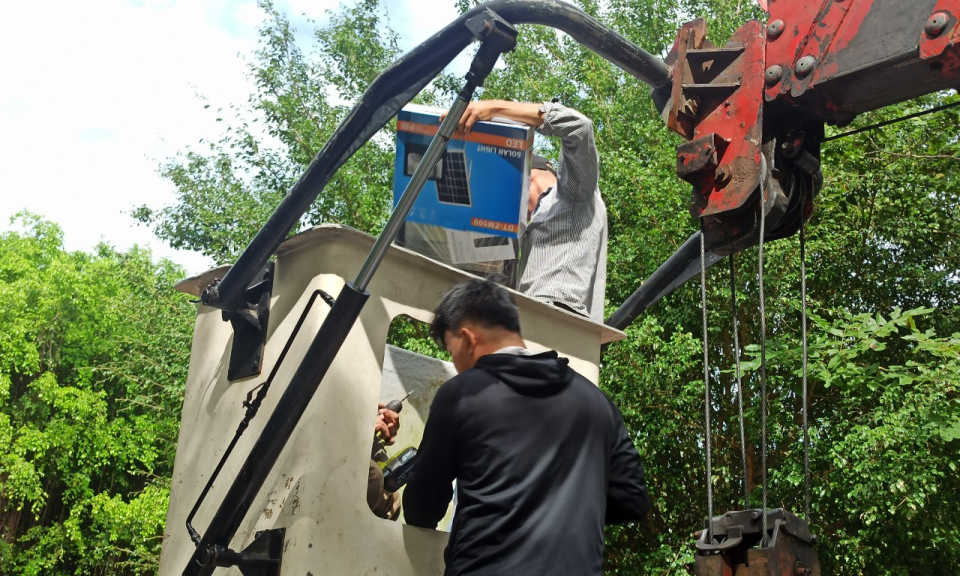 Tân Trụ Thi công lắp đặt hệ thống đèn năng lượng mặt trời Khu di tích lịch sử Vàm Nhựt Tảo
