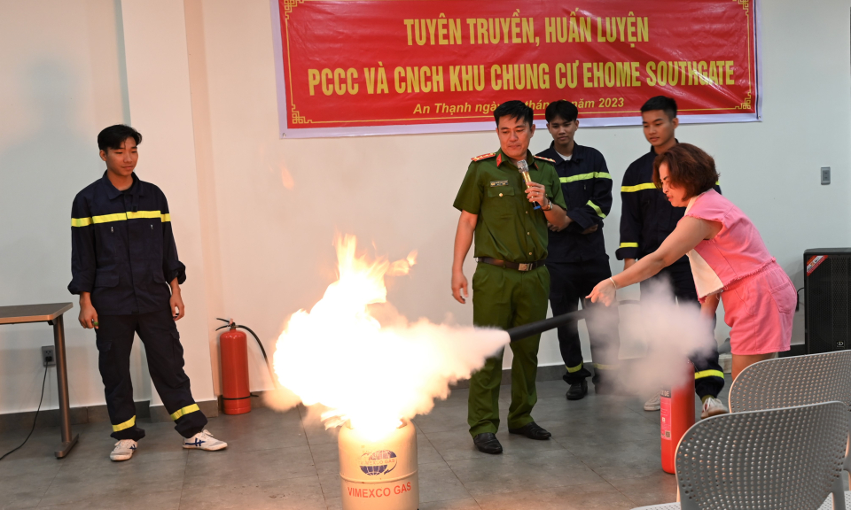 Bến Lức tuyên truyền phòng cháy chữa cháy và cứu nạn cứu hộ cho cư dân sống tại chung cư Ehome Southgate