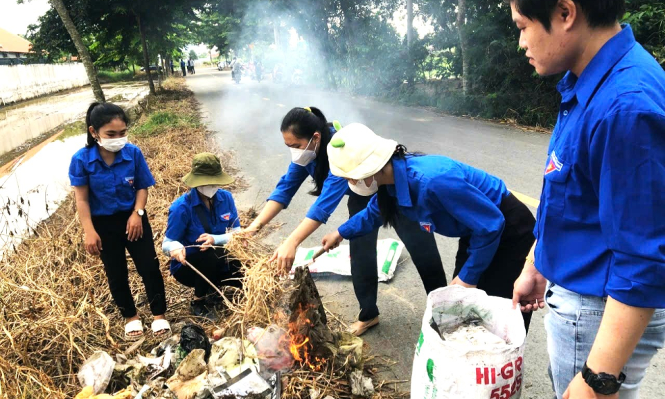 Cần Đước có trên 300 đoàn viên thanh niên tham gia Ngày Chủ nhật xanh toàn quốc lần thứ tư