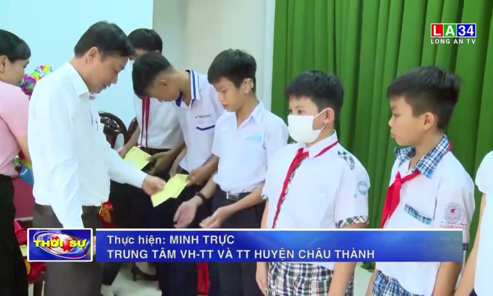 Lãnh đạo tỉnh tặng quà Trung thu cho trẻ em có hoàn cảnh khó khăn huyện Châu Thành