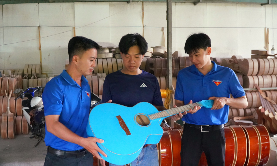 Cần Giuộc thanh niên khởi nghiệp từ công việc làm đàn guitar