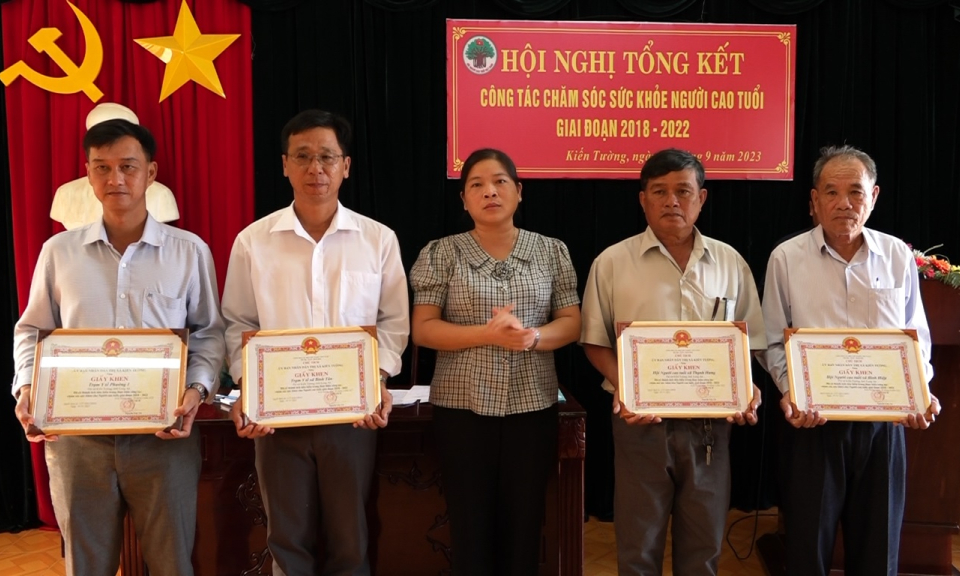 Kiến Tường tổng kết công tác chăm sóc sức khỏe cho người cao tuổi giai đoạn 2018 - 2022