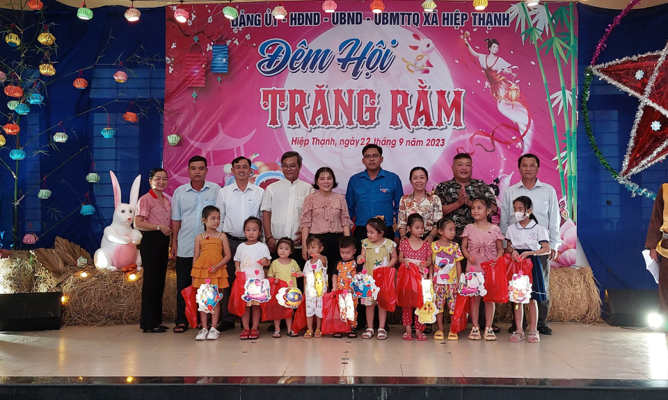 Xã Hiệp Thạnh tổ chức cho thiếu nhi vui “Đêm hội trăng rằm”
