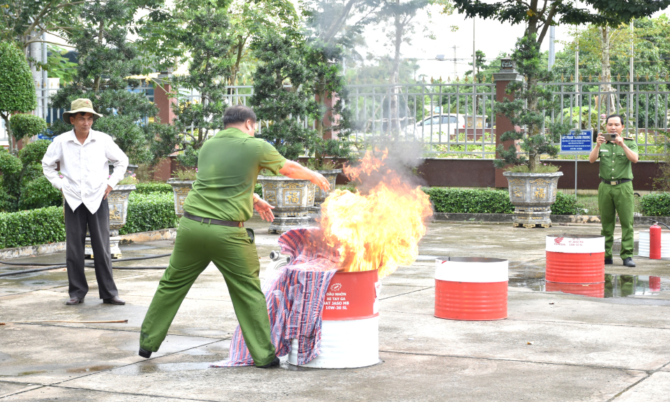 Tân Thạnh tập huấn nghiệp vụ công tác phòng cháy, chữa cháy