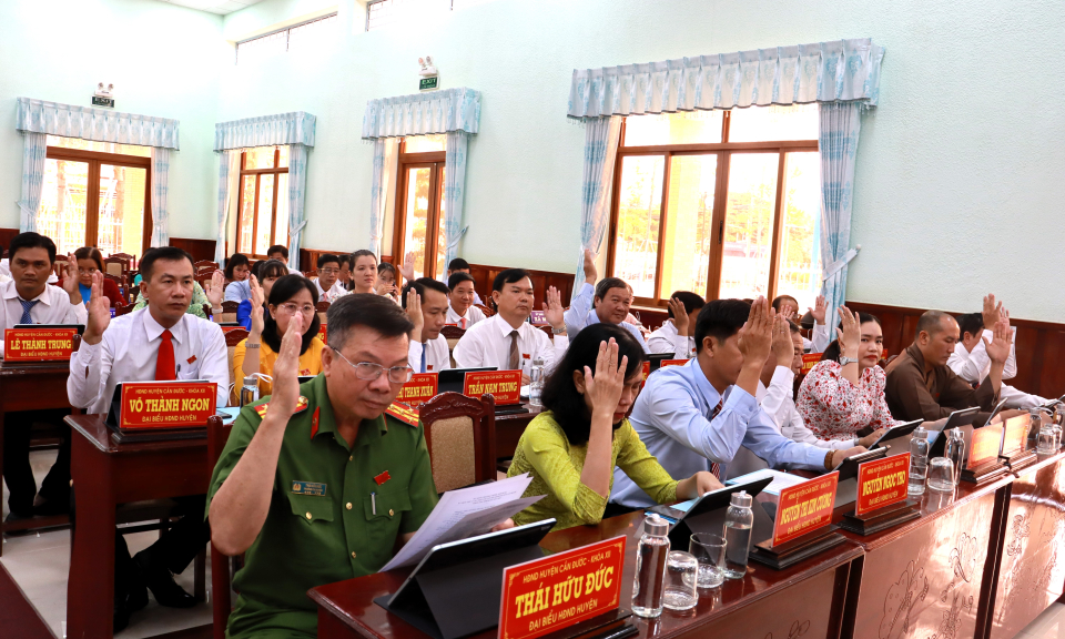 Hội đồng Nhân dân huyện Cần Đước khóa XII nhiệm kỳ 2021 - 2026 kỳ họp thứ 11 kỳ họp chuyên đề