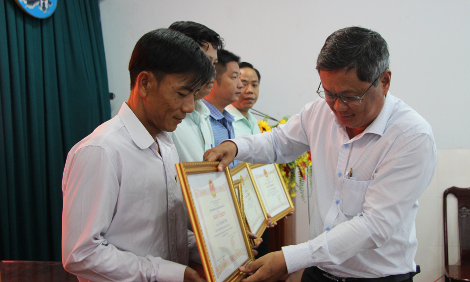 Thủ Thừa sơ kết 3 năm thực hiện phong trào thi đua “Dân vận khéo”