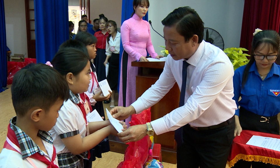 Hội trại Trung thu cho trẻ em có hoàn cảnh đặc biệt trên địa bàn huyện Đức Huệ năm 2023