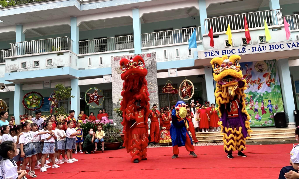 Bến Lức cho trẻ một mùa trăng đẹp