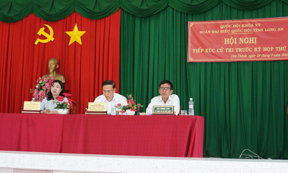 Đoàn đại biểu Quốc hội đơn vị tỉnh Long An tiếp xúc cử tri huyện Mộc Hóa