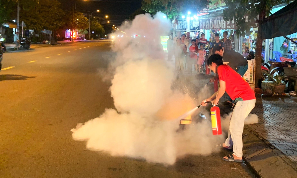 Cần Đước các Tổ liên gia phòng cháy chữa cháy tổ chức diễn tập chữa cháy và cứu nạn, cứu hộ