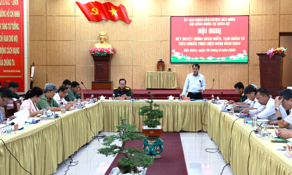 Hội đồng nghĩa vụ quân sự huyện Cần Đước xét duyệt chính sách miễn, tạm hoãn và tiêu chuẩn NVQS năm 2024