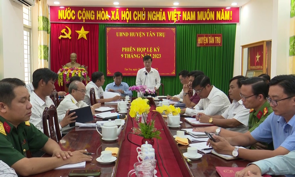  UBND huyện Tân Trụ họp đánh giá tình hình phát triển kinh tế - xã hội 9 tháng năm 2023