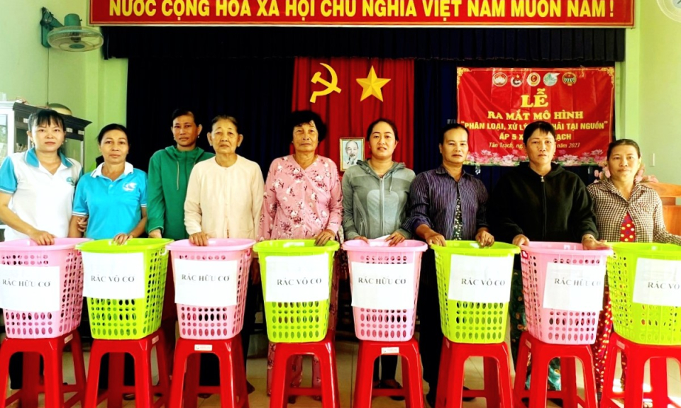 Uỷ ban Mặt trận Tổ quốc Cần Đước xây dựng 33 tổ phân loại, xử lý rác thải tại nguồn