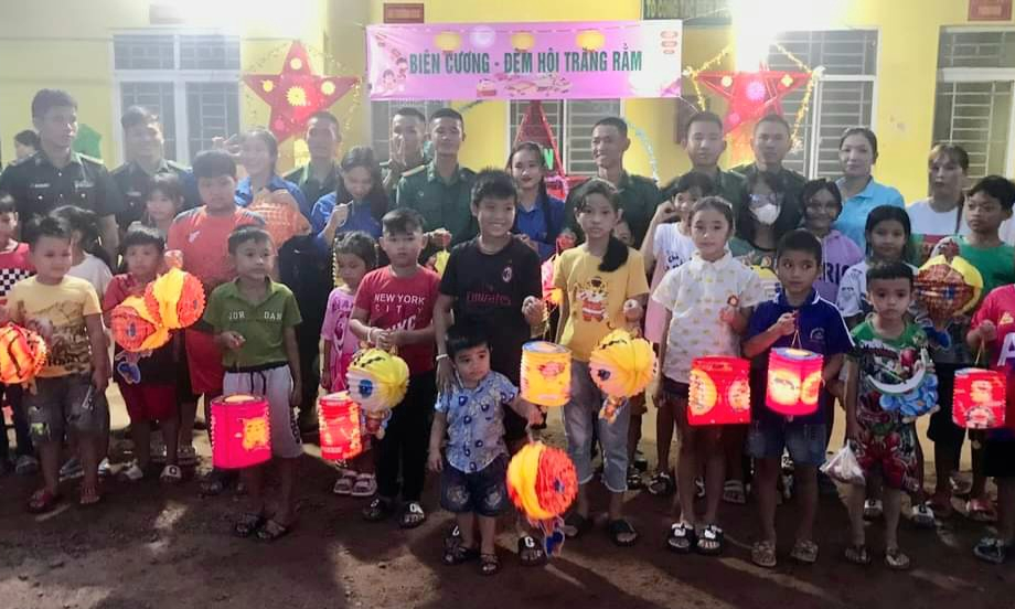 Đồn Biên phòng Sông Trăng tổ chức Chương trình “Biên cương - Đêm hội trăng rằm”