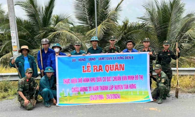 Xã Hưng Điền B, huyện Tân Hưng ra quân thực hiện mô hình “Khu dân cư đạt chuẩn văn minh đô thị”