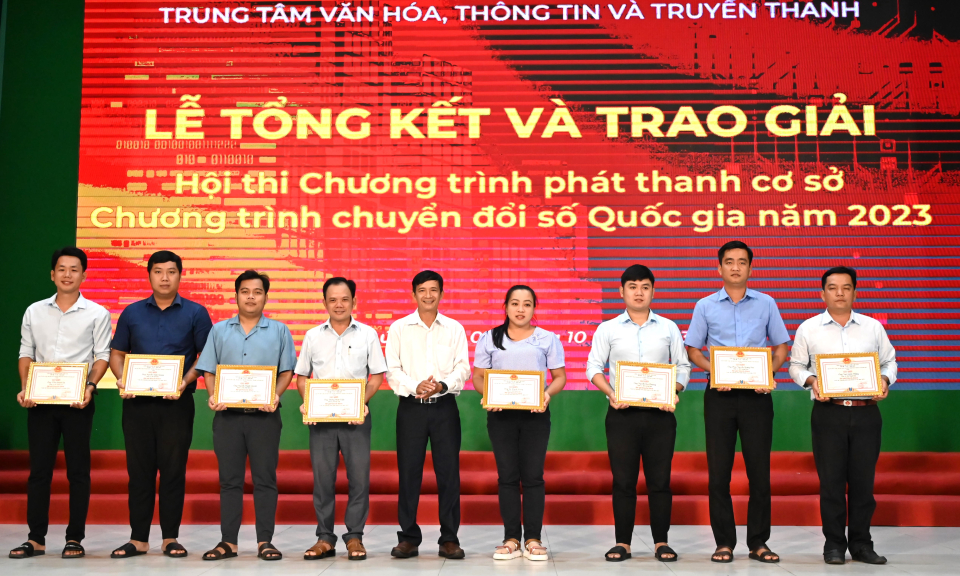 Bến Lức tổng kết và trao giải Hội thi sản xuất chương trình phát thanh cơ sở năm 2023