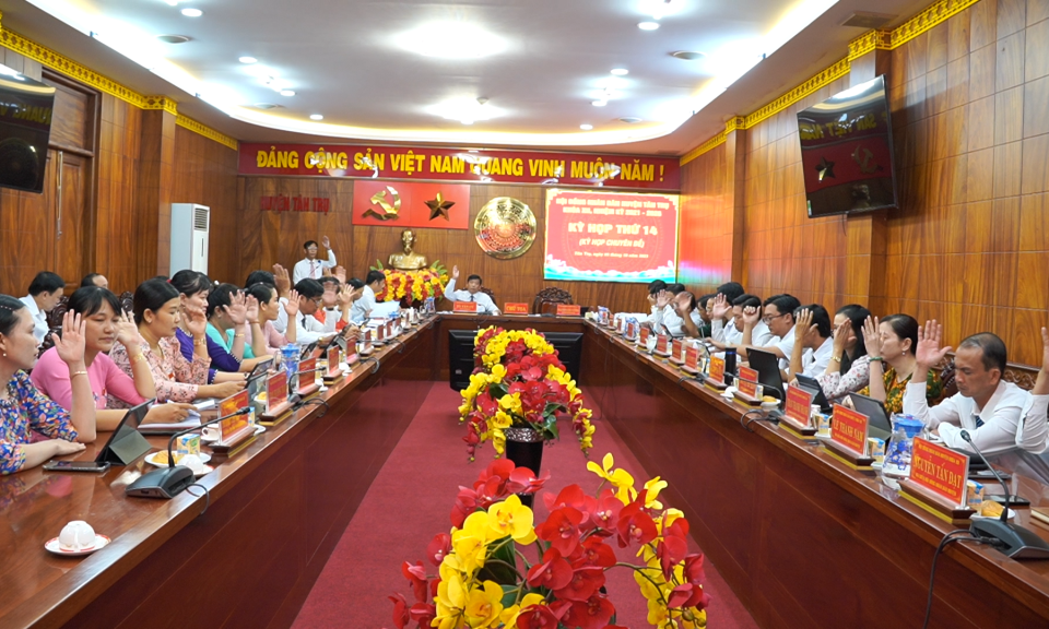 Kỳ họp thứ 14 HĐND huyện Tân Trụ thông qua 5 Nghị quyết