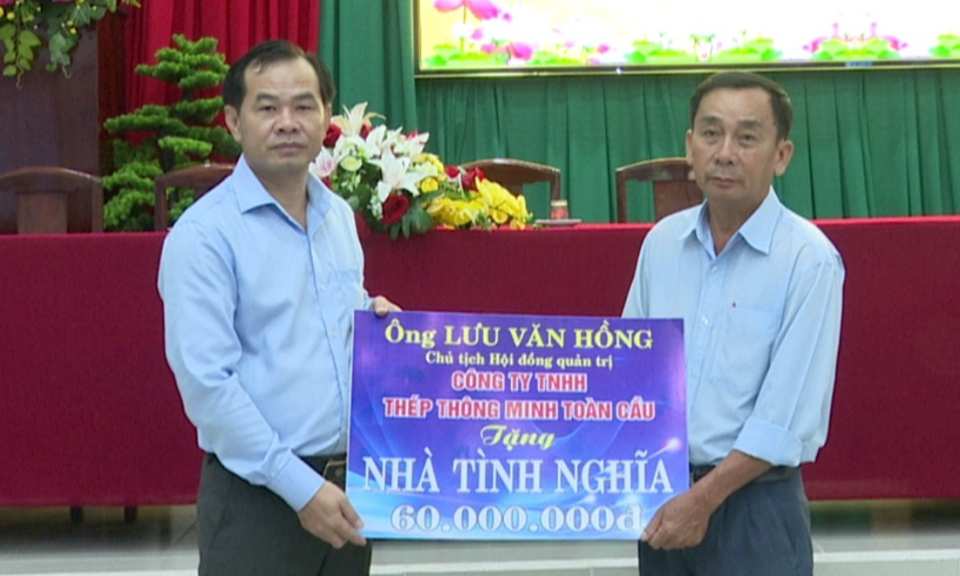 Thạnh Hóa lễ tiếp nhận kinh phí xây dựng, sữa chữa “Nhà Tình nghĩa”