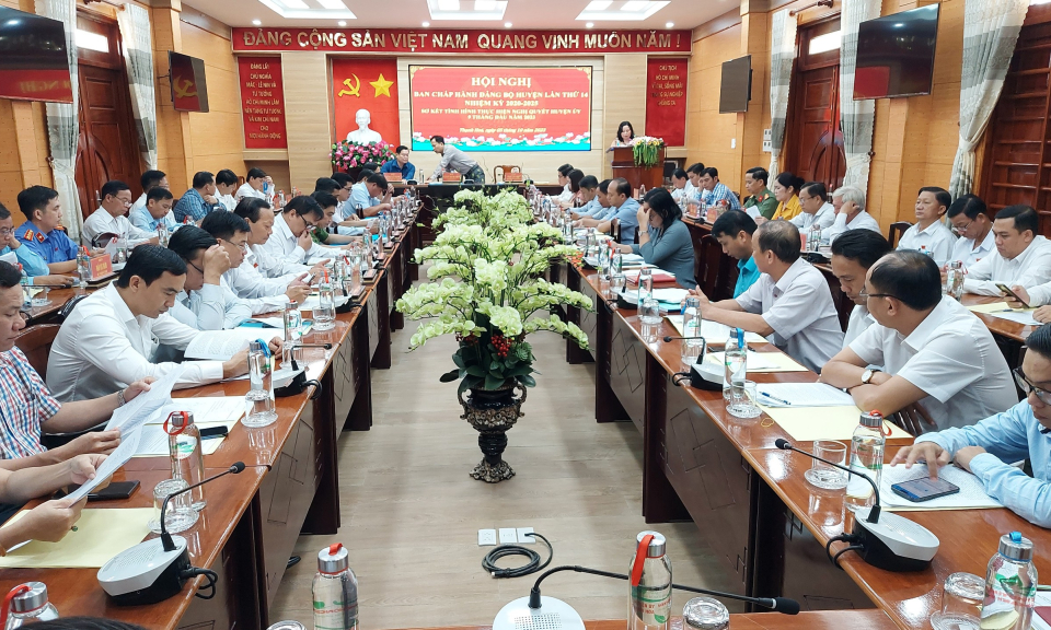 Ban Chấp hành Đảng bộ huyện Thạnh Hóa tổ chức hội nghị lần thứ 14