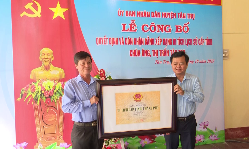 Chùa Ông, thị trấn Tân Trụ, huyện Tân Trụ đón nhận bằng xếp hạng Di tích lịch sử cấp tỉnh