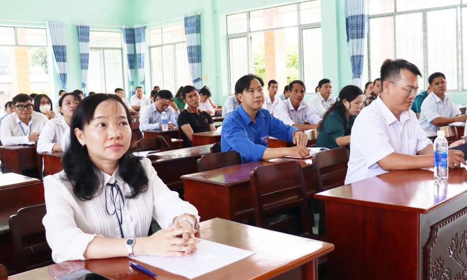 Cần Giuộc khai giảng lớp Sơ cấp Lý luận chính trị