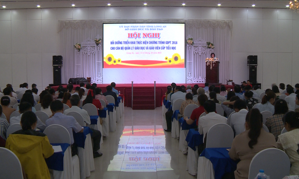 Bồi dưỡng triển khai thực hiện Chương trình Giáo dục phổ thông 2018