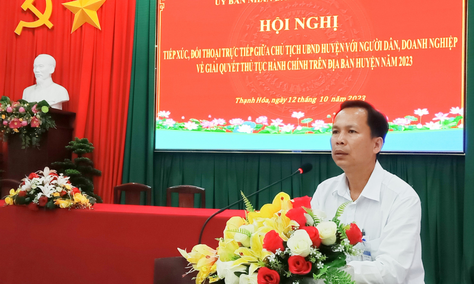  Chủ tịch UBND huyện Thạnh Hóa đối thoại với người dân, doanh nghiệp về giải quyết thủ tục hành chính